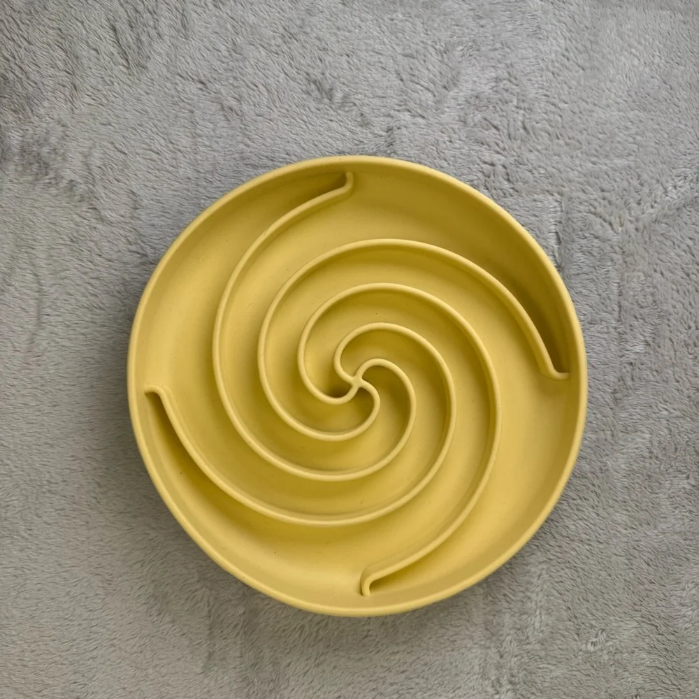 NWOT Bifeaw 100% Food Grade Silicone Dog Slow Feeder